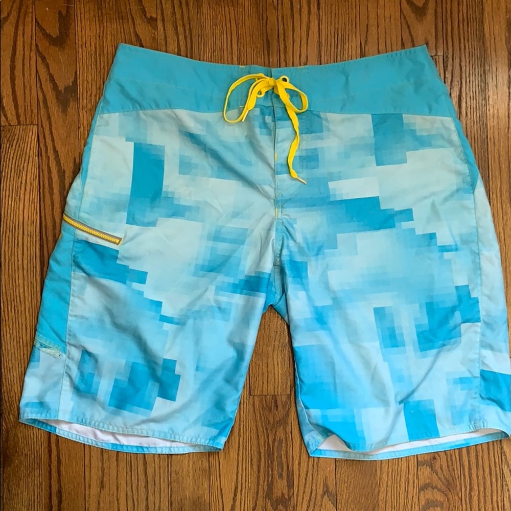 Men’s UA Sz 34 Board Shorts